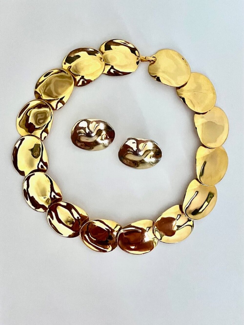 Big and bright gold tone chocker and earing set with adjustable clipon earrings